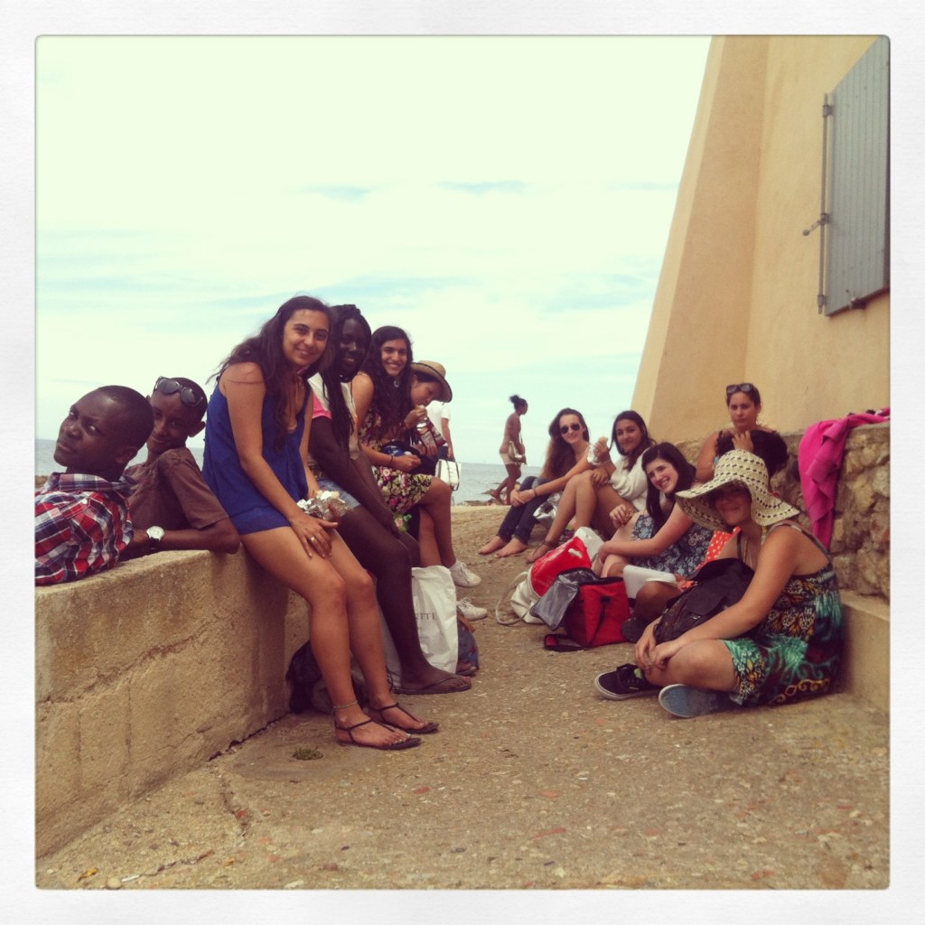 A pique-nique by the Mediterranean. 